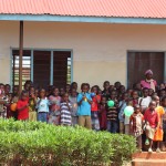 En af de tre børnehaver BørnSulter betaler driften af i Tanzania
